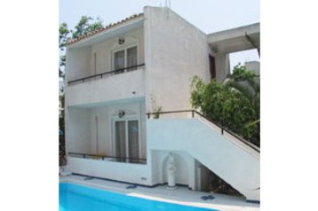 Grecia Privát Agia Marina, Exteriorul